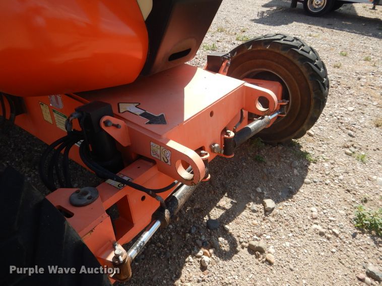 image for item FA9381 2005 JLG 600A  boom lift