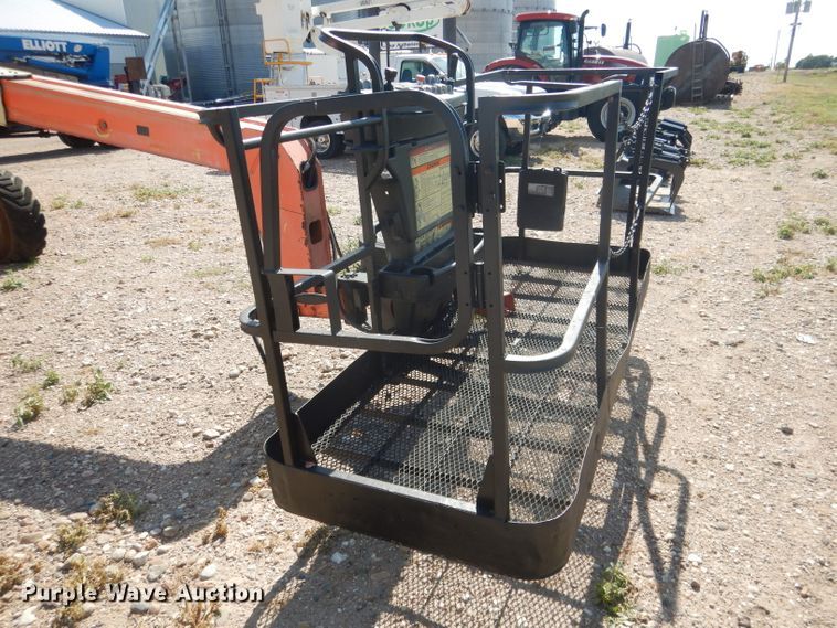 image for item FA9381 2005 JLG 600A  boom lift