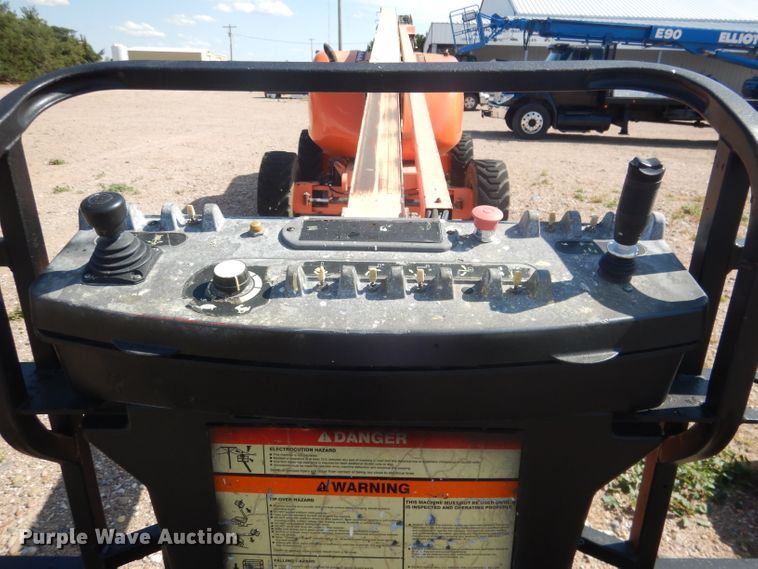 image for item FA9381 2005 JLG 600A  boom lift