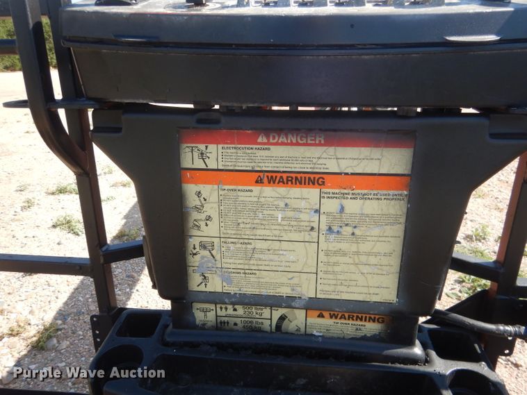 image for item FA9381 2005 JLG 600A  boom lift