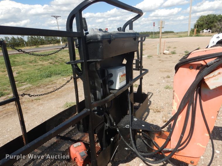 image for item FA9381 2005 JLG 600A  boom lift