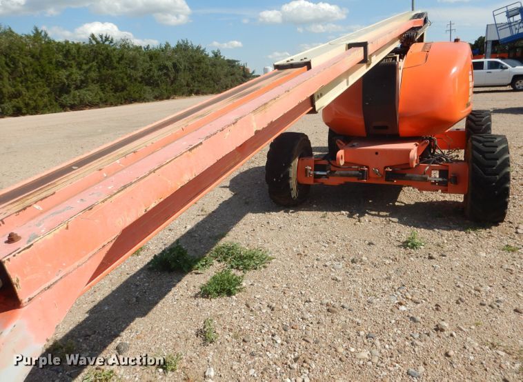 image for item FA9381 2005 JLG 600A  boom lift