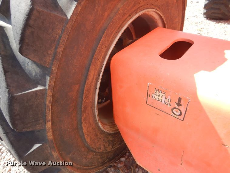 image for item FA9381 2005 JLG 600A  boom lift