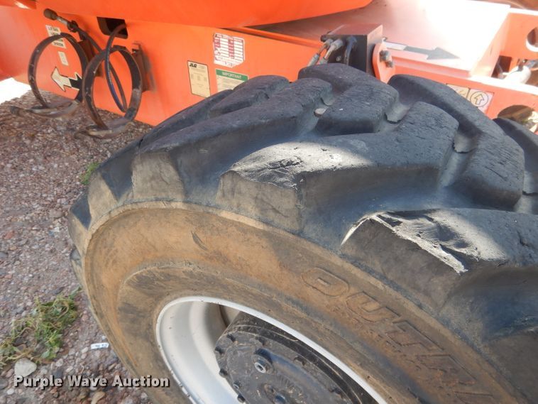 image for item FA9381 2005 JLG 600A  boom lift