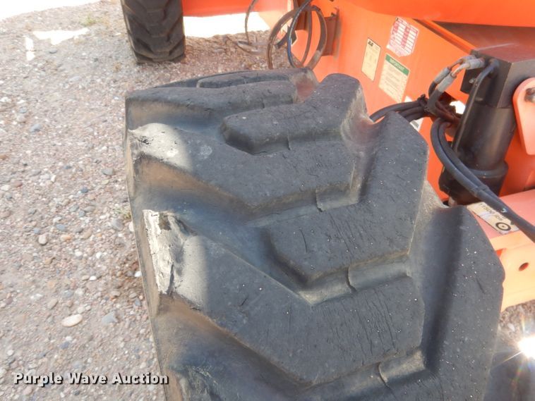 image for item FA9381 2005 JLG 600A  boom lift