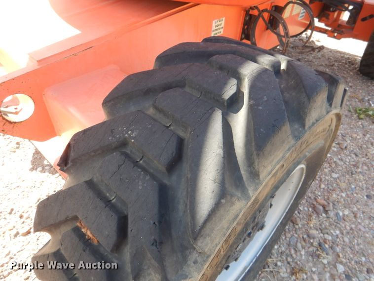 image for item FA9381 2005 JLG 600A  boom lift