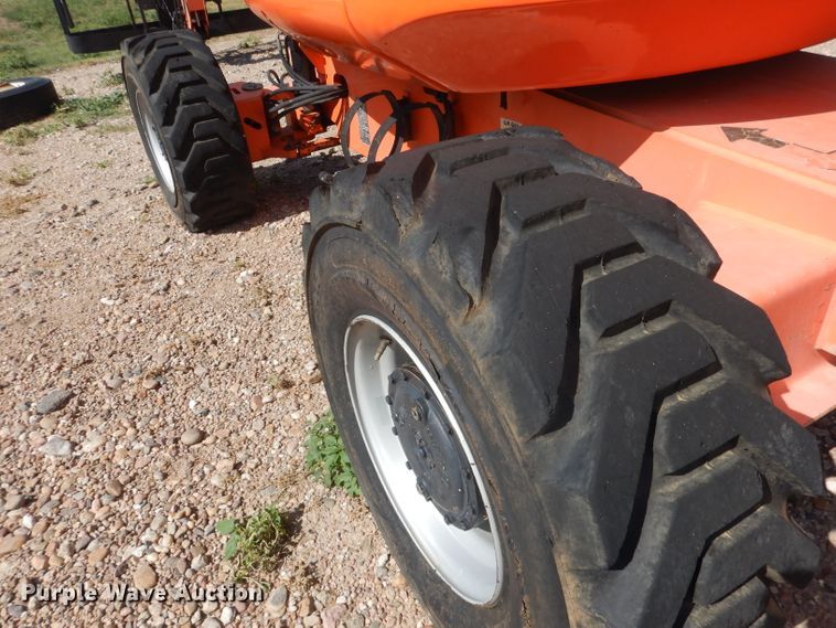 image for item FA9381 2005 JLG 600A  boom lift