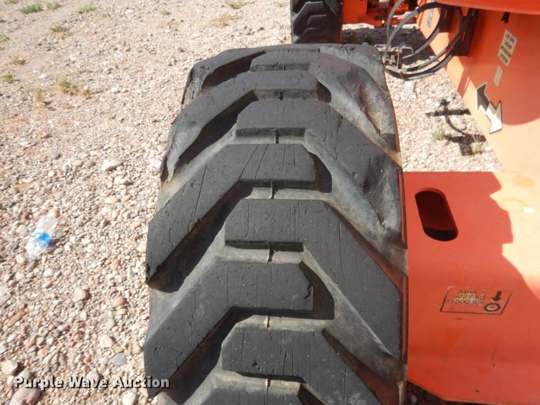 image for item FA9381 2005 JLG 600A  boom lift