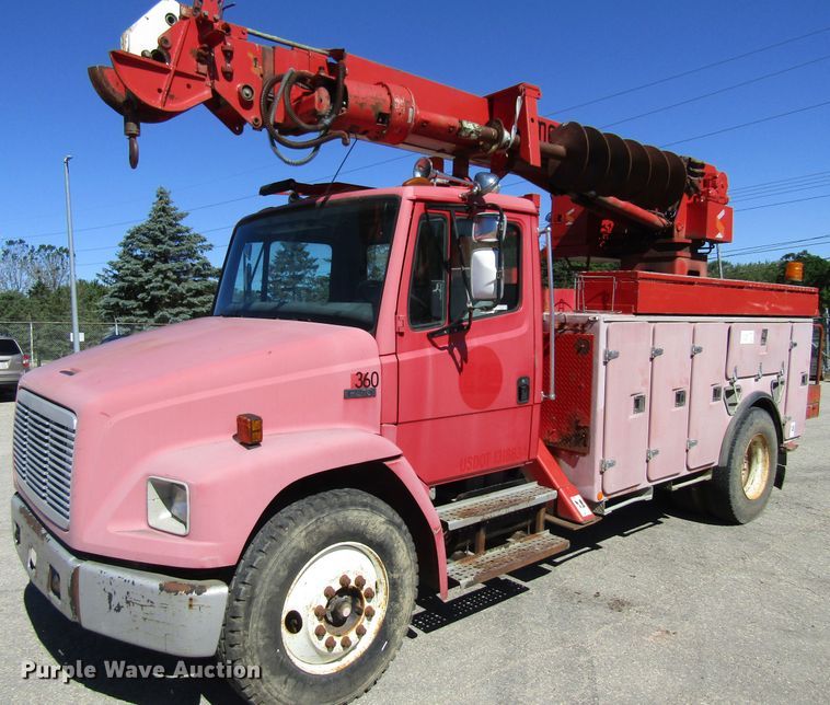 image for item FD9484 1996 Freightliner FL70  digger derrick truck