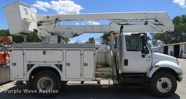 image for item FD9491 2005 International 4300SBA  bucket truck