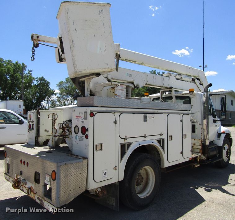 image for item FD9491 2005 International 4300SBA  bucket truck