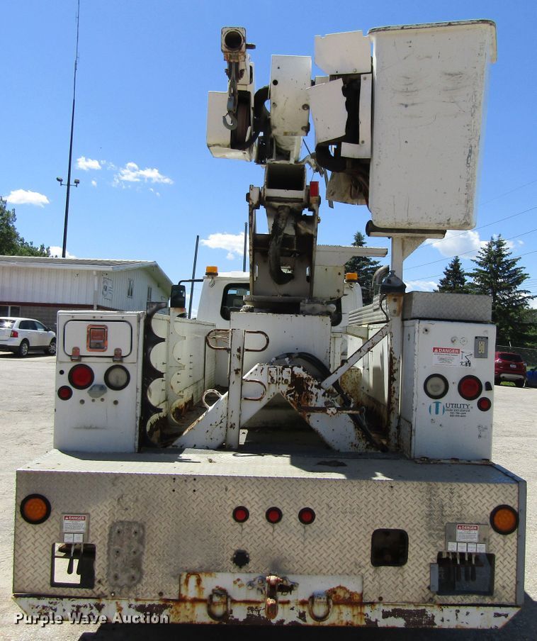 image for item FD9491 2005 International 4300SBA  bucket truck