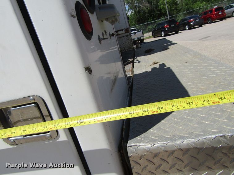 image for item FD9491 2005 International 4300SBA  bucket truck