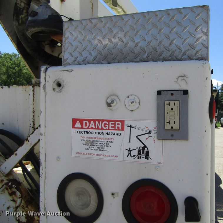 image for item FD9491 2005 International 4300SBA  bucket truck