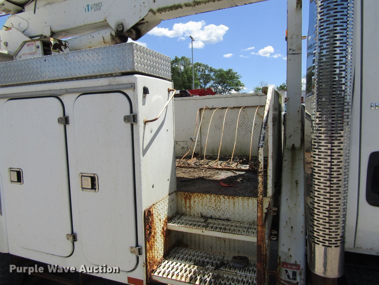 image for item FD9491 2005 International 4300SBA  bucket truck