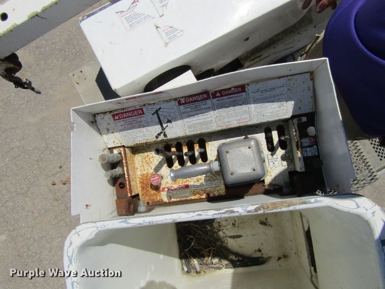 image for item FD9491 2005 International 4300SBA  bucket truck