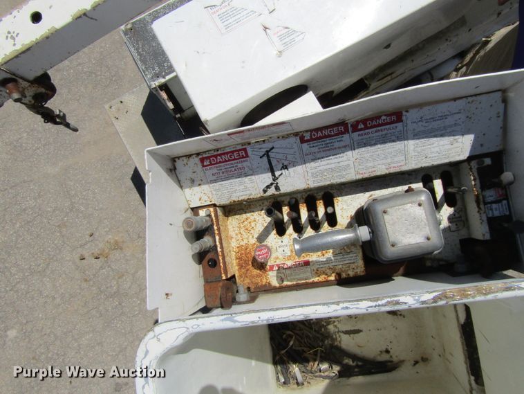 image for item FD9491 2005 International 4300SBA  bucket truck