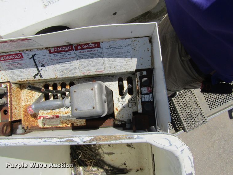 image for item FD9491 2005 International 4300SBA  bucket truck