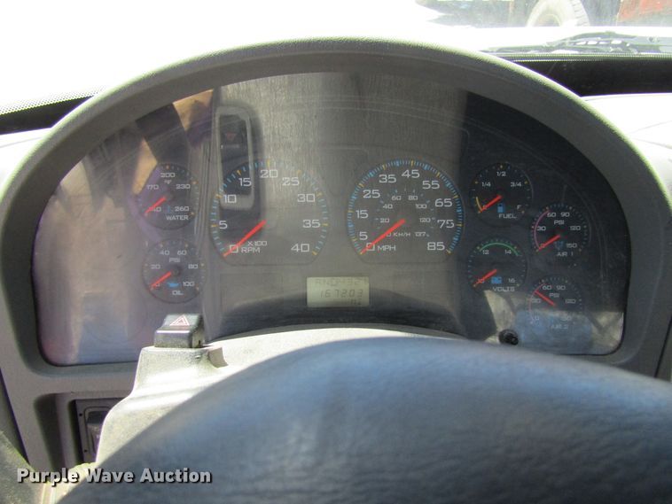 image for item FD9491 2005 International 4300SBA  bucket truck