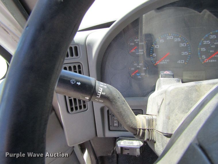 image for item FD9491 2005 International 4300SBA  bucket truck