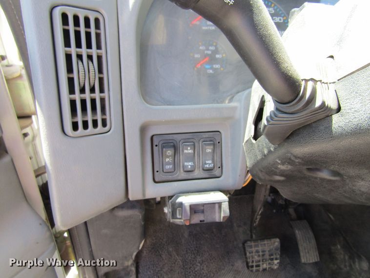 image for item FD9491 2005 International 4300SBA  bucket truck