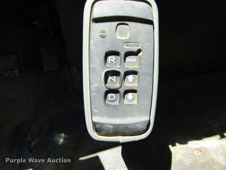 image for item FD9491 2005 International 4300SBA  bucket truck