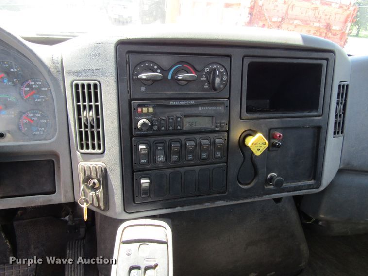 image for item FD9491 2005 International 4300SBA  bucket truck