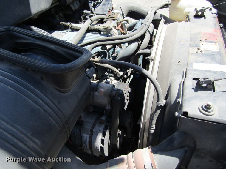 image for item FD9491 2005 International 4300SBA  bucket truck