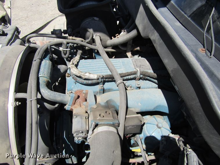 image for item FD9491 2005 International 4300SBA  bucket truck