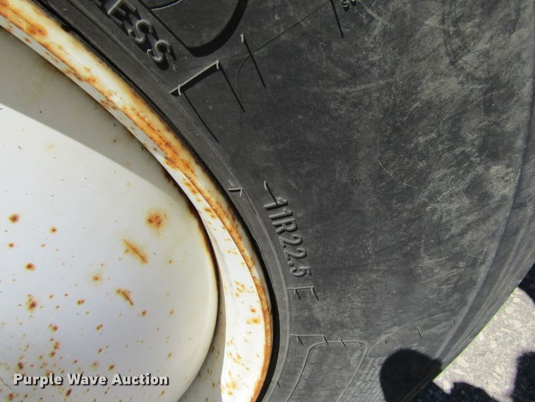 image for item FD9491 2005 International 4300SBA  bucket truck