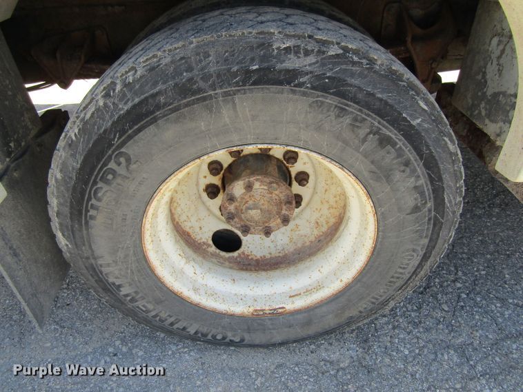 image for item FD9491 2005 International 4300SBA  bucket truck