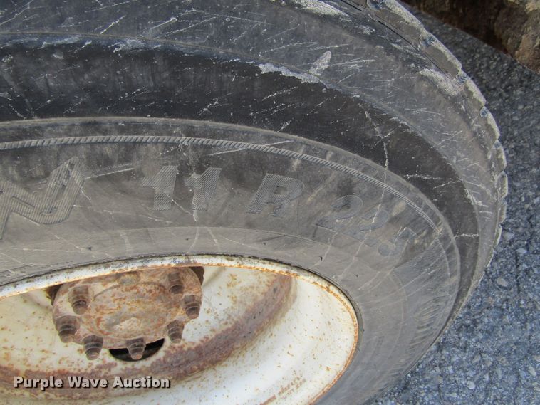 image for item FD9491 2005 International 4300SBA  bucket truck