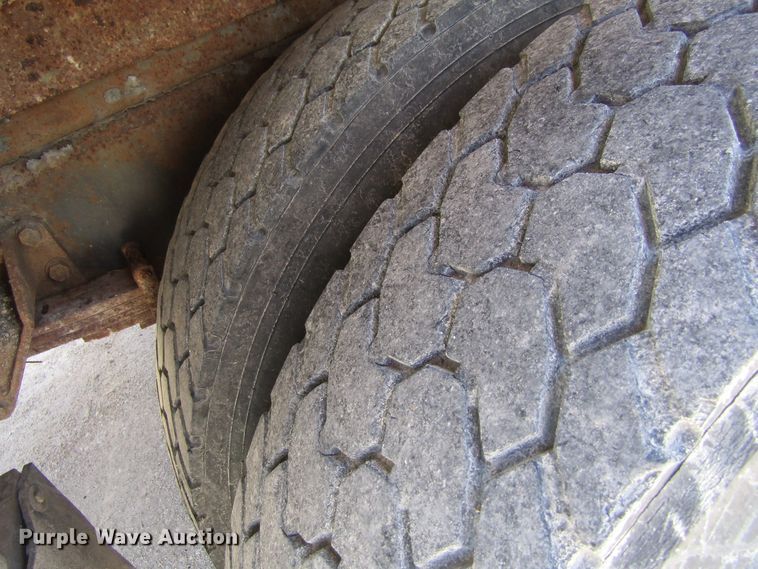 image for item FD9491 2005 International 4300SBA  bucket truck