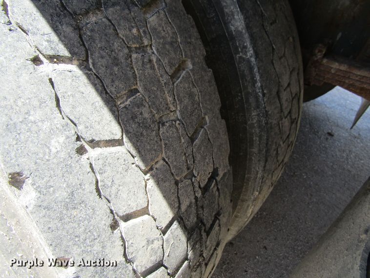 image for item FD9491 2005 International 4300SBA  bucket truck