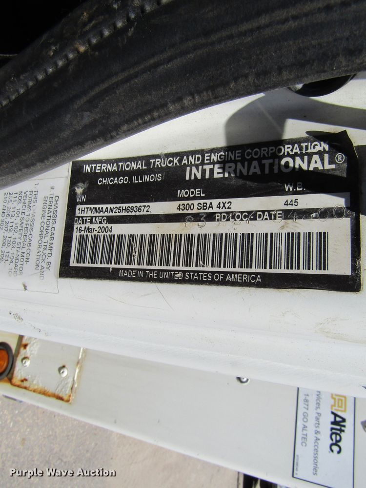 image for item FD9491 2005 International 4300SBA  bucket truck