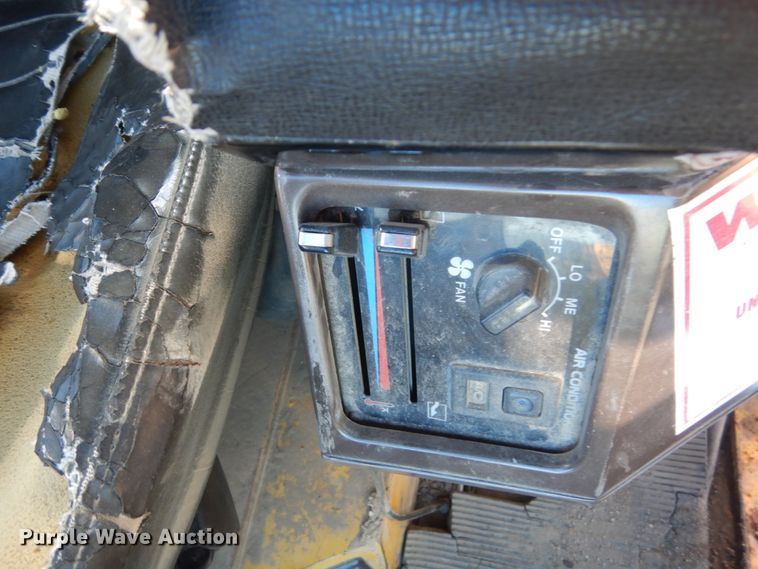 image for item FK9398 1989 Komatsu WA450-1L  wheel loader