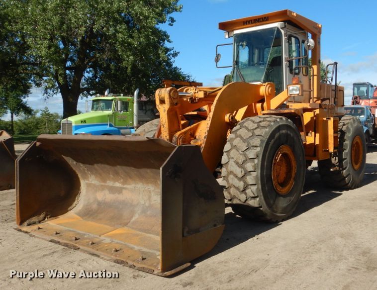 image for item FK9399 1996 Hyundai HL-35  wheel loader