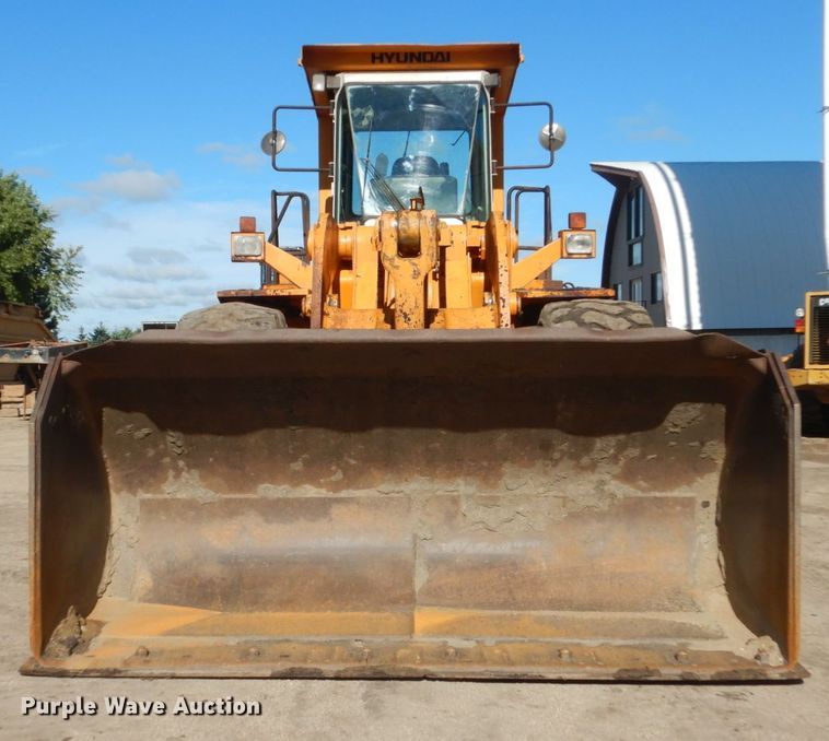 image for item FK9399 1996 Hyundai HL-35  wheel loader