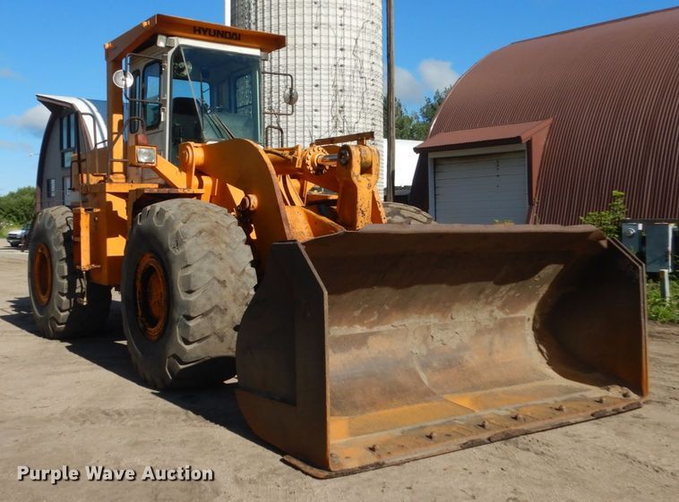 image for item FK9399 1996 Hyundai HL-35  wheel loader