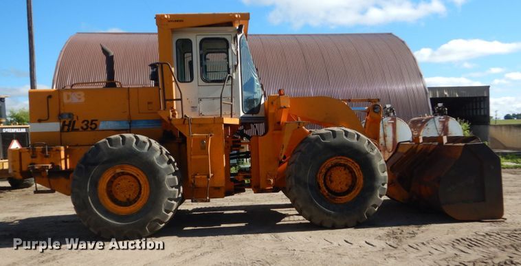 image for item FK9399 1996 Hyundai HL-35  wheel loader
