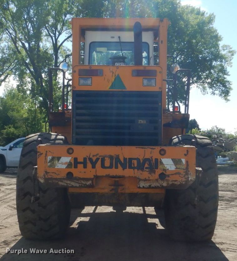 image for item FK9399 1996 Hyundai HL-35  wheel loader