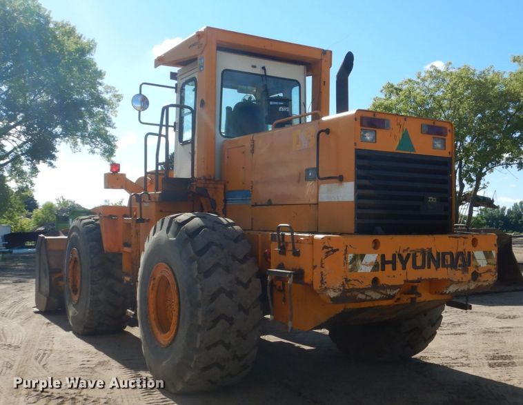 image for item FK9399 1996 Hyundai HL-35  wheel loader