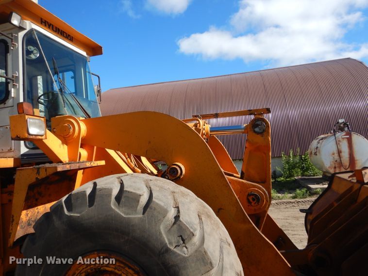 image for item FK9399 1996 Hyundai HL-35  wheel loader