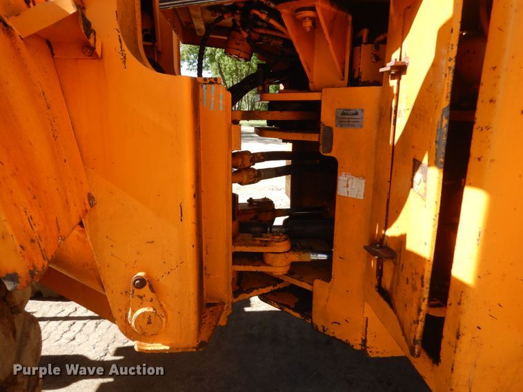 image for item FK9399 1996 Hyundai HL-35  wheel loader