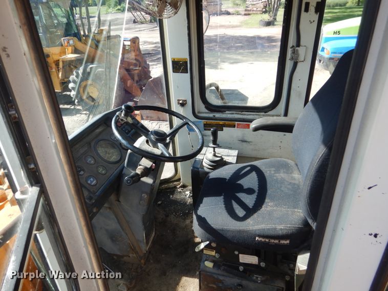 image for item FK9399 1996 Hyundai HL-35  wheel loader