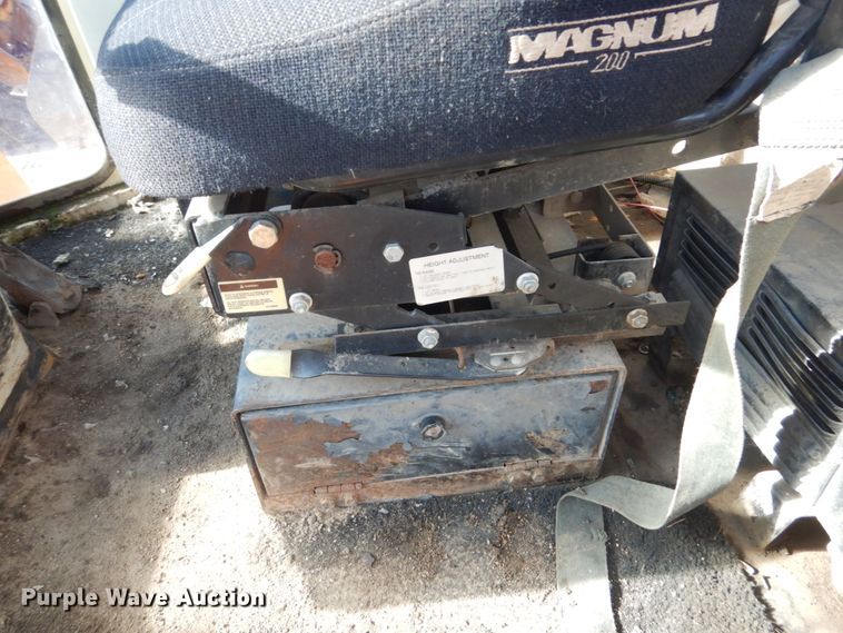 image for item FK9399 1996 Hyundai HL-35  wheel loader