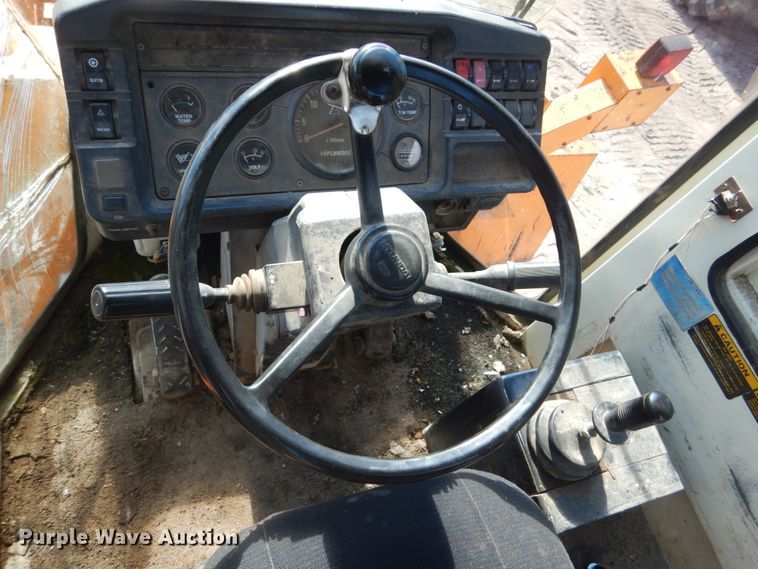 image for item FK9399 1996 Hyundai HL-35  wheel loader