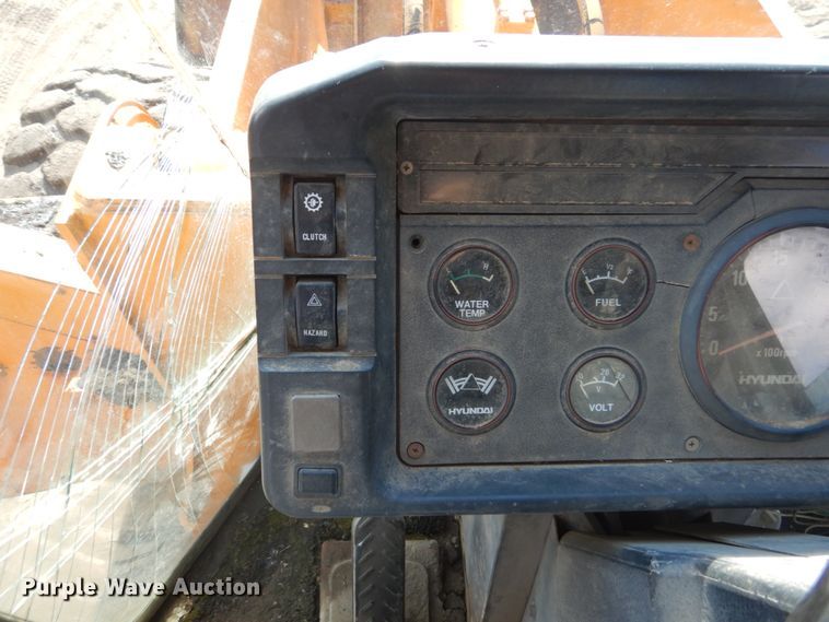 image for item FK9399 1996 Hyundai HL-35  wheel loader