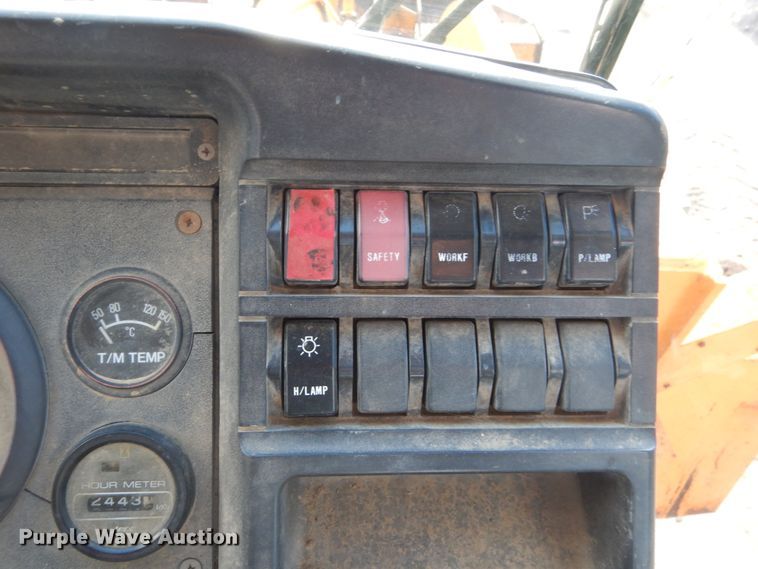 image for item FK9399 1996 Hyundai HL-35  wheel loader