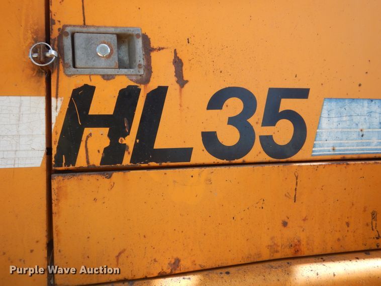 image for item FK9399 1996 Hyundai HL-35  wheel loader